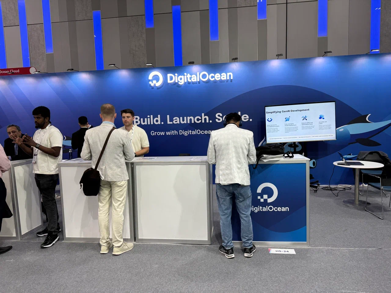 GITEX Global 2025: Dell, Huawei, Cisco, Kaspersky и что еще мы увидели на стендах участников - 21